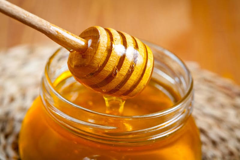 عسل سبلان اصل تهیه شده از شهد گل های طبیعی